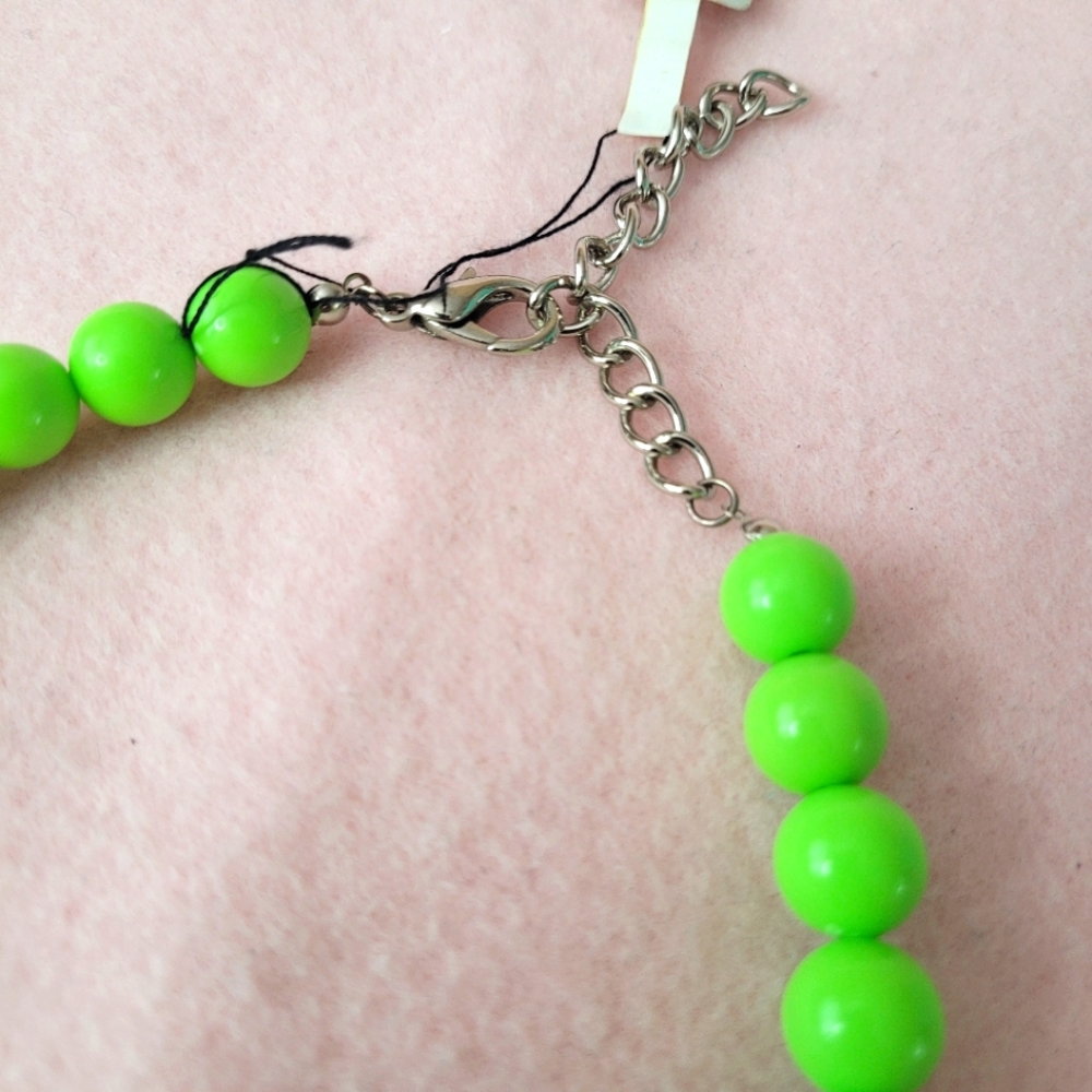 Women Green Bead Necklace with Charm Size OS - Picture 5 of 5